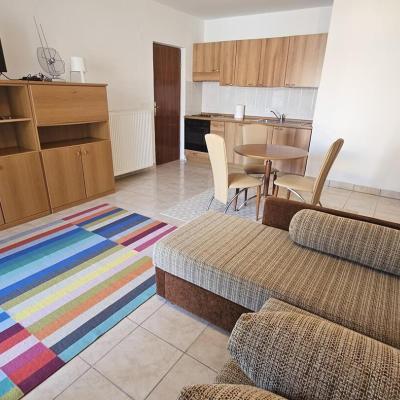 apartman-na-atraktivnoj-lokaciji-samo-30-m-do-plaze12
