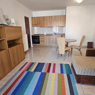 apartman-na-atraktivnoj-lokaciji-samo-30-m-do-plaze13