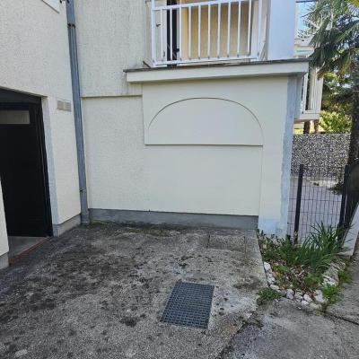 apartman-na-atraktivnoj-lokaciji-samo-30-m-do-plaze23