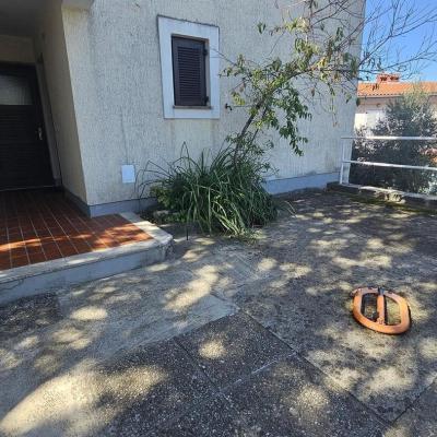 apartman-na-atraktivnoj-lokaciji-samo-30-m-do-plaze5