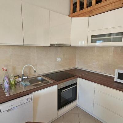 apartman-s-pogledom-na-more-na-mirnoj-lokaciji10