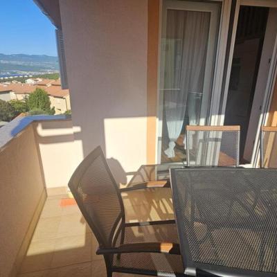 apartman-s-pogledom-na-more-na-mirnoj-lokaciji5