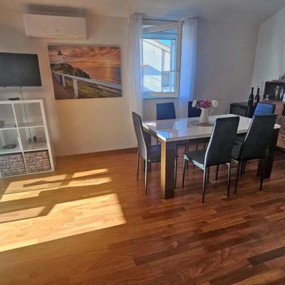 apartman-s-pogledom-na-more-na-mirnoj-lokaciji7