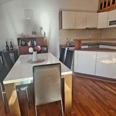 apartman-s-pogledom-na-more-na-mirnoj-lokaciji8