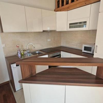apartman-s-pogledom-na-more-na-mirnoj-lokaciji9