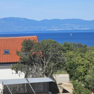 komforan-apartman-s-velikom-terasom-i-pogledom-na-more1 komforan-apartman-s-velikom-terasom-i-pogledom-na-more1