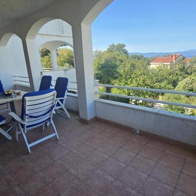 komforan-apartman-s-velikom-terasom-i-pogledom-na-more4 komforan-apartman-s-velikom-terasom-i-pogledom-na-more4