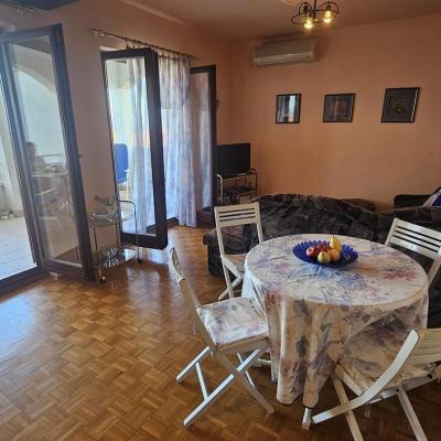 komforan-apartman-s-velikom-terasom-i-pogledom-na-more7 komforan-apartman-s-velikom-terasom-i-pogledom-na-more7